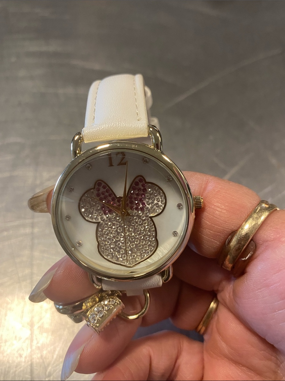 Disney White Crystal Minnie Silhouette Watch Brand New no box Model#SM1233B15